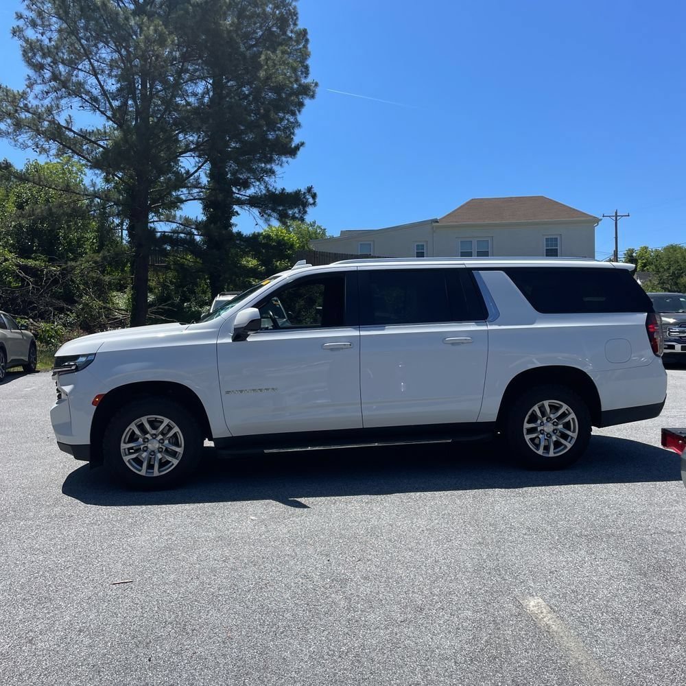 Used 2022 Chevrolet Suburban LT AWD/4WD image 4