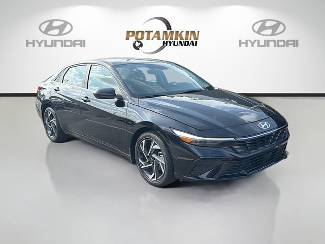 Certified 2025 Hyundai Elantra SEL FWD image 3