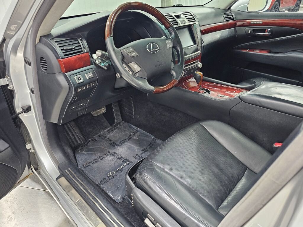 Used 2011 Lexus LS 460 L w/ Luxury Pkg image 39