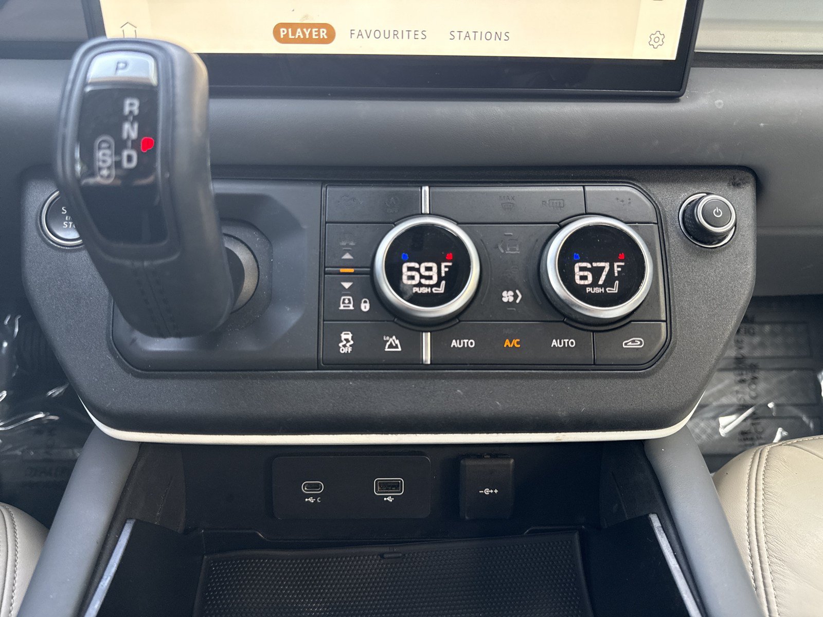Used 2023 Land Rover Defender 130 SE AWD/4WD image 28