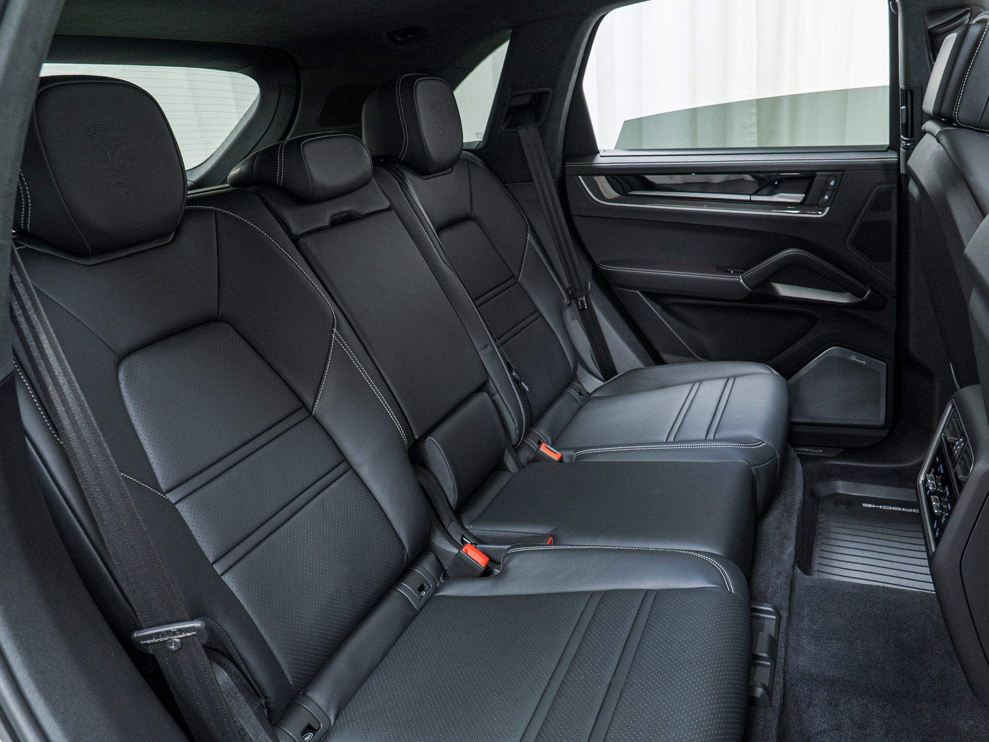 Certified 2024 Porsche Cayenne Turbo image 33