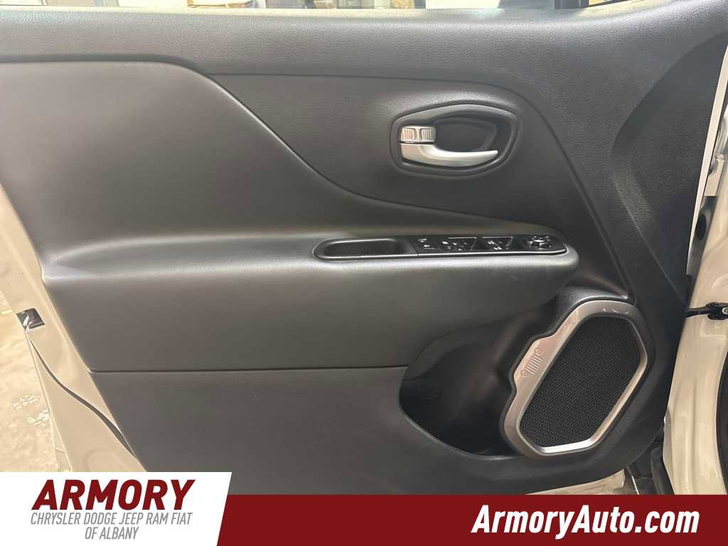 Used 2023 Jeep Renegade Latitude image 7