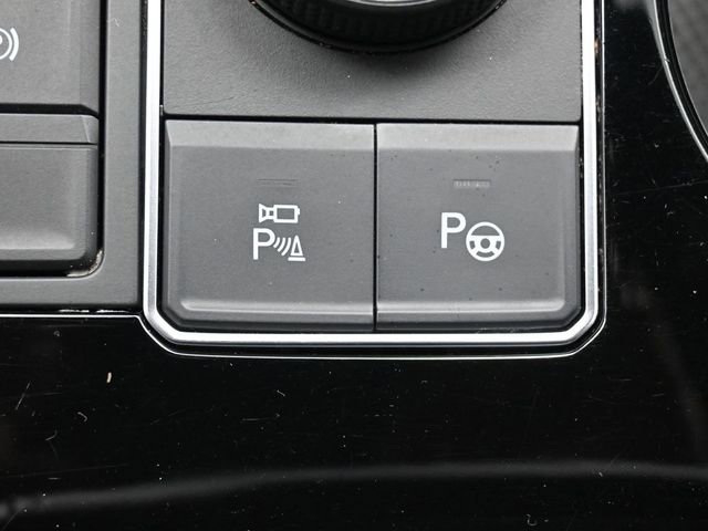 Used 2022 Volkswagen Atlas Cross Sport SEL Premium R-Line image 31