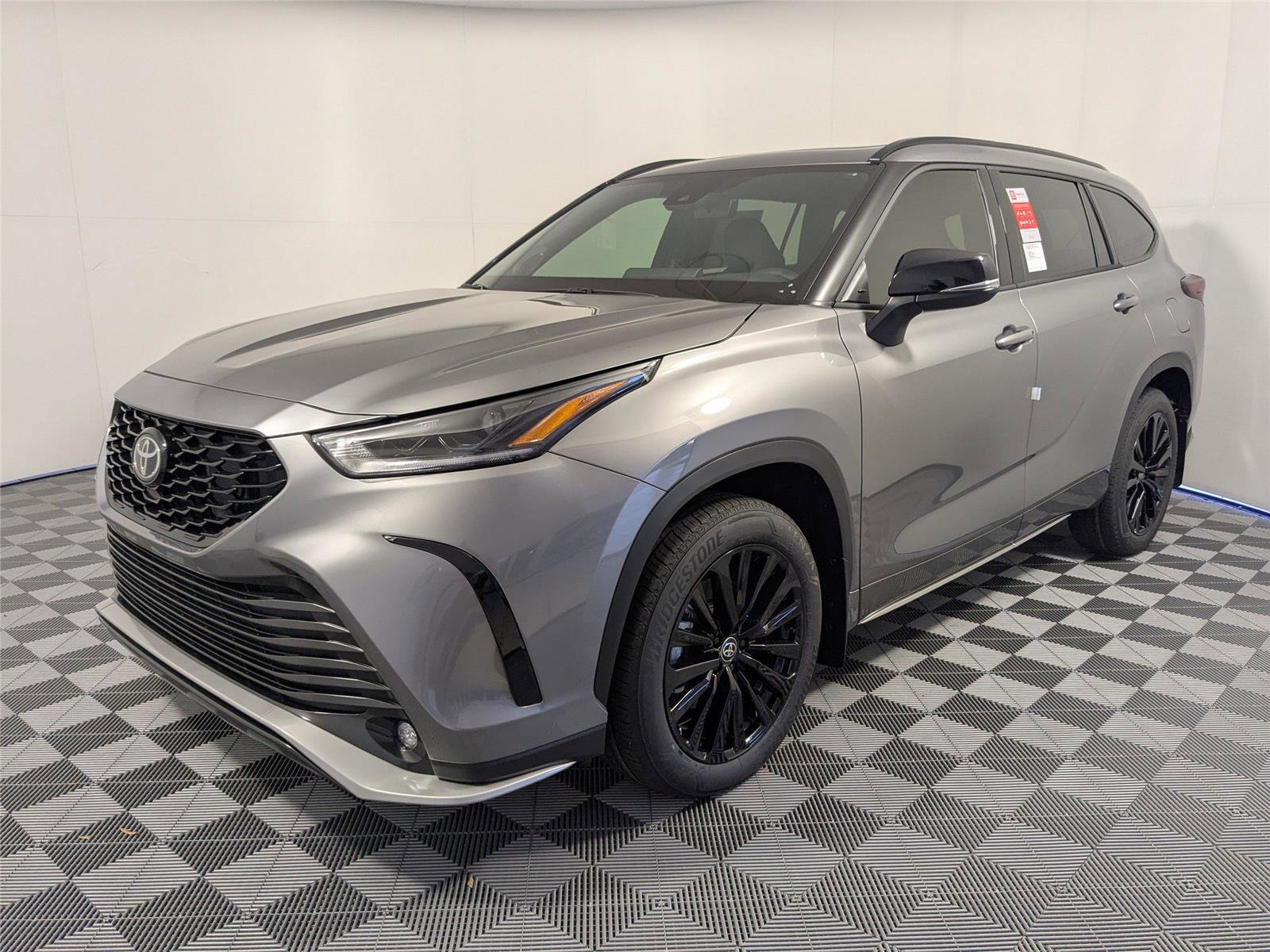 New 2026 Toyota Highlander XSE image 2