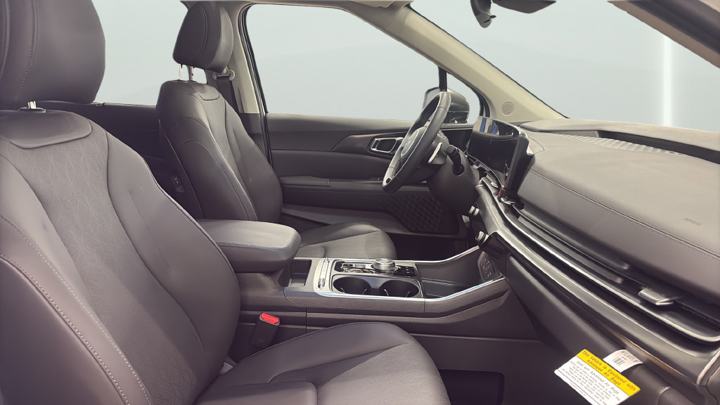 Certified 2026 Kia Carnival SX w/ SX Dark Edition Package FWD image 15