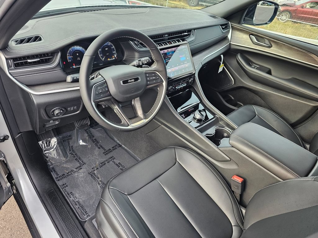 New 2025 Jeep Grand Cherokee L Limited w/ Black Appearance Package AWD/4WD video 2