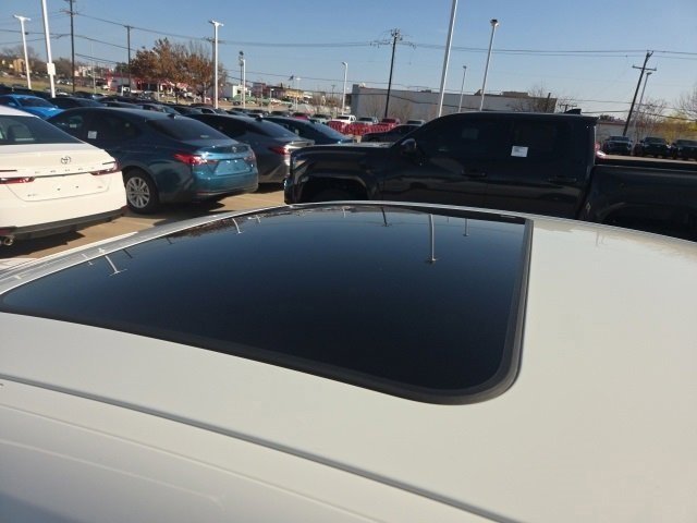 Used 2019 BMW 330i Sedan w/ Driving Assistance Package image 9