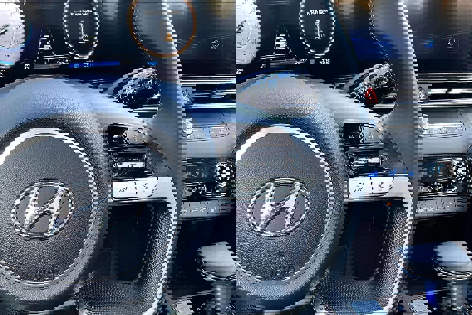 Used 2022 Hyundai Elantra Limited w/ Preferred Accessory Package image 25