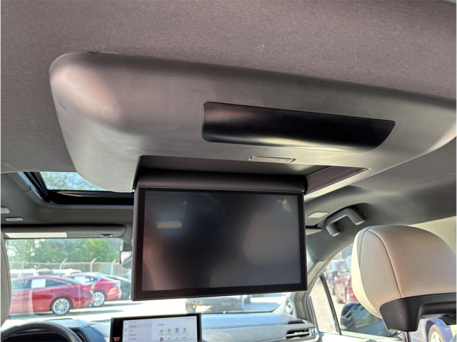 Used 2025 Toyota Sienna Platinum AWD/4WD image 45