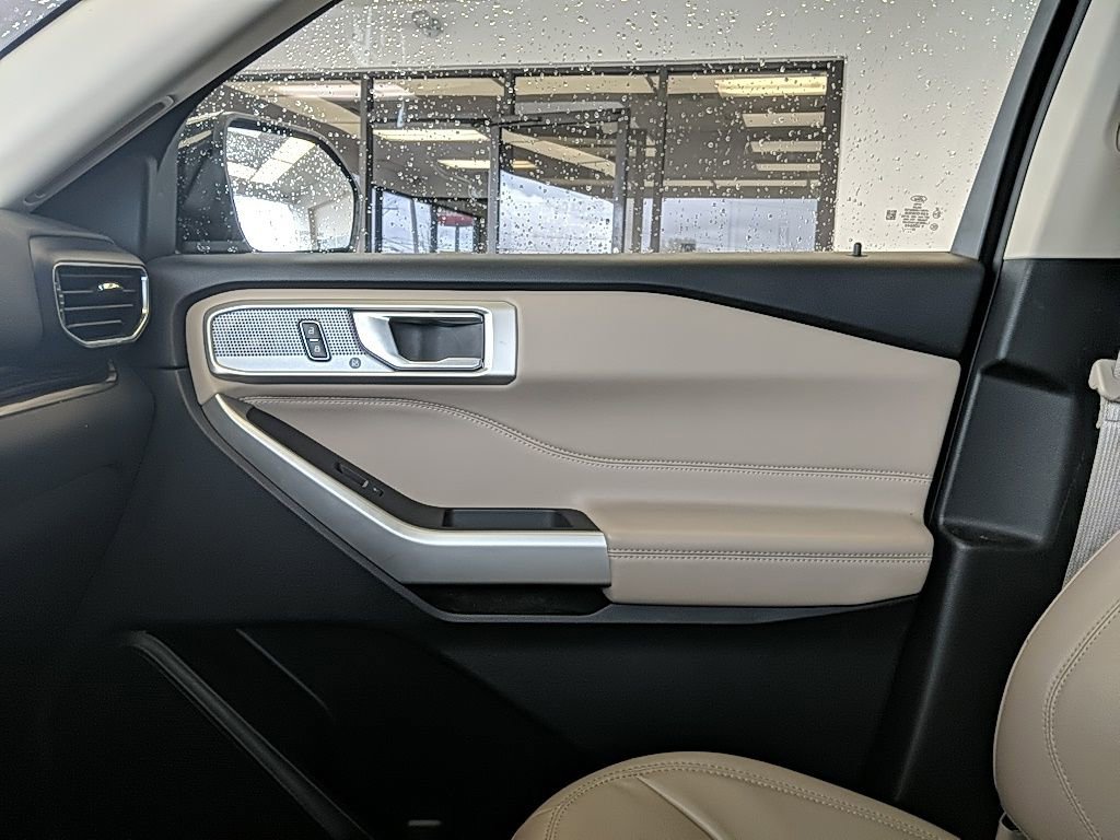 Used 2023 Ford Explorer Limited w/ Equipment Group 301A image 24