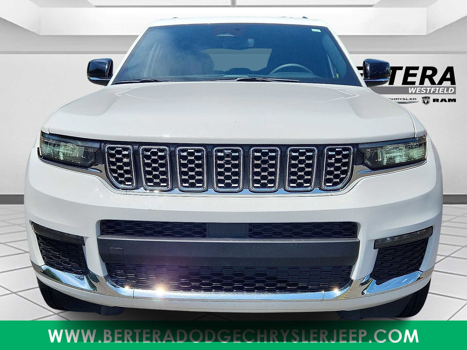 Used 2024 Jeep Grand Cherokee Limited 4xe image 2