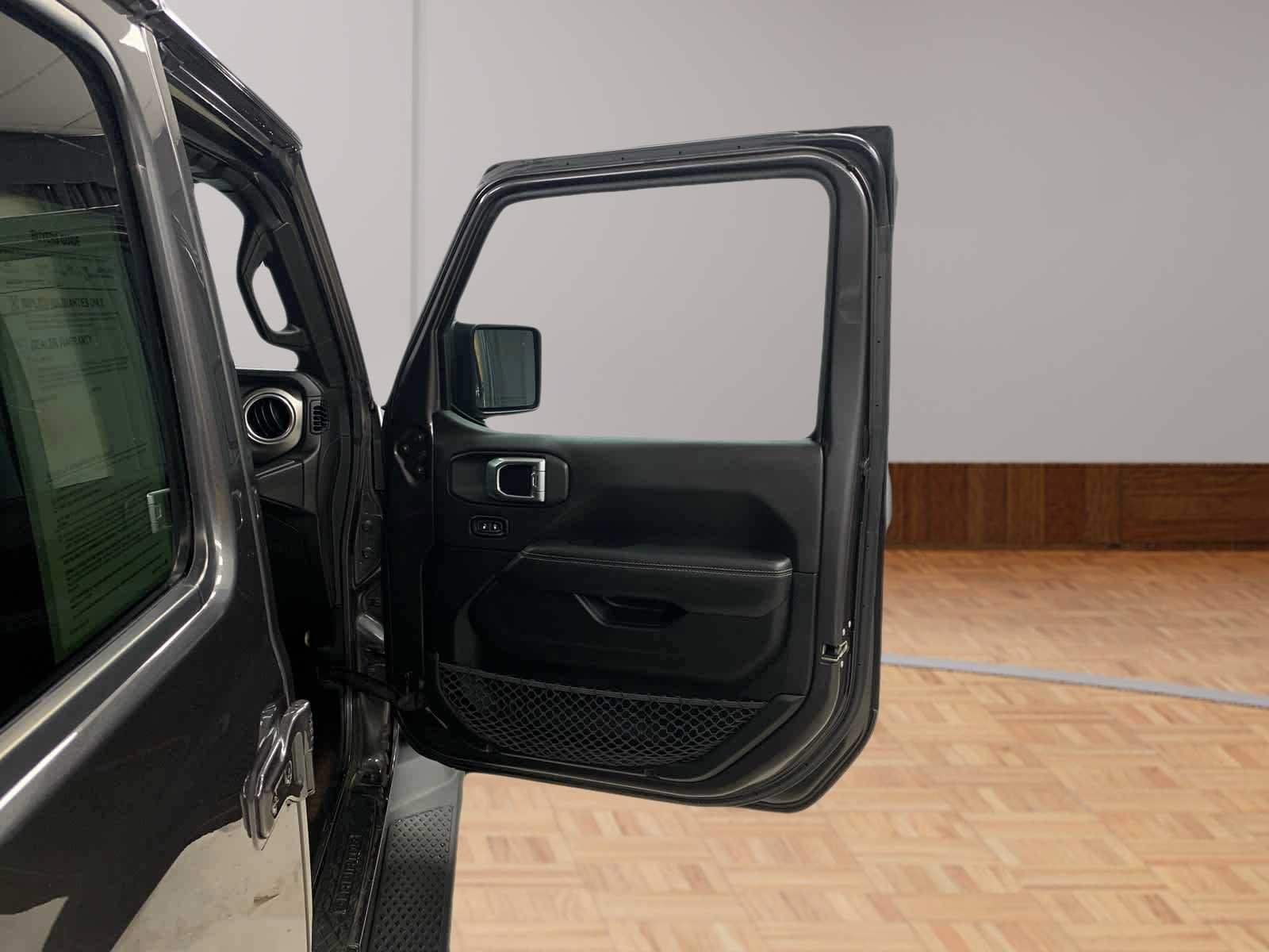 Used 2020 Jeep Gladiator Overland AWD/4WD image 15