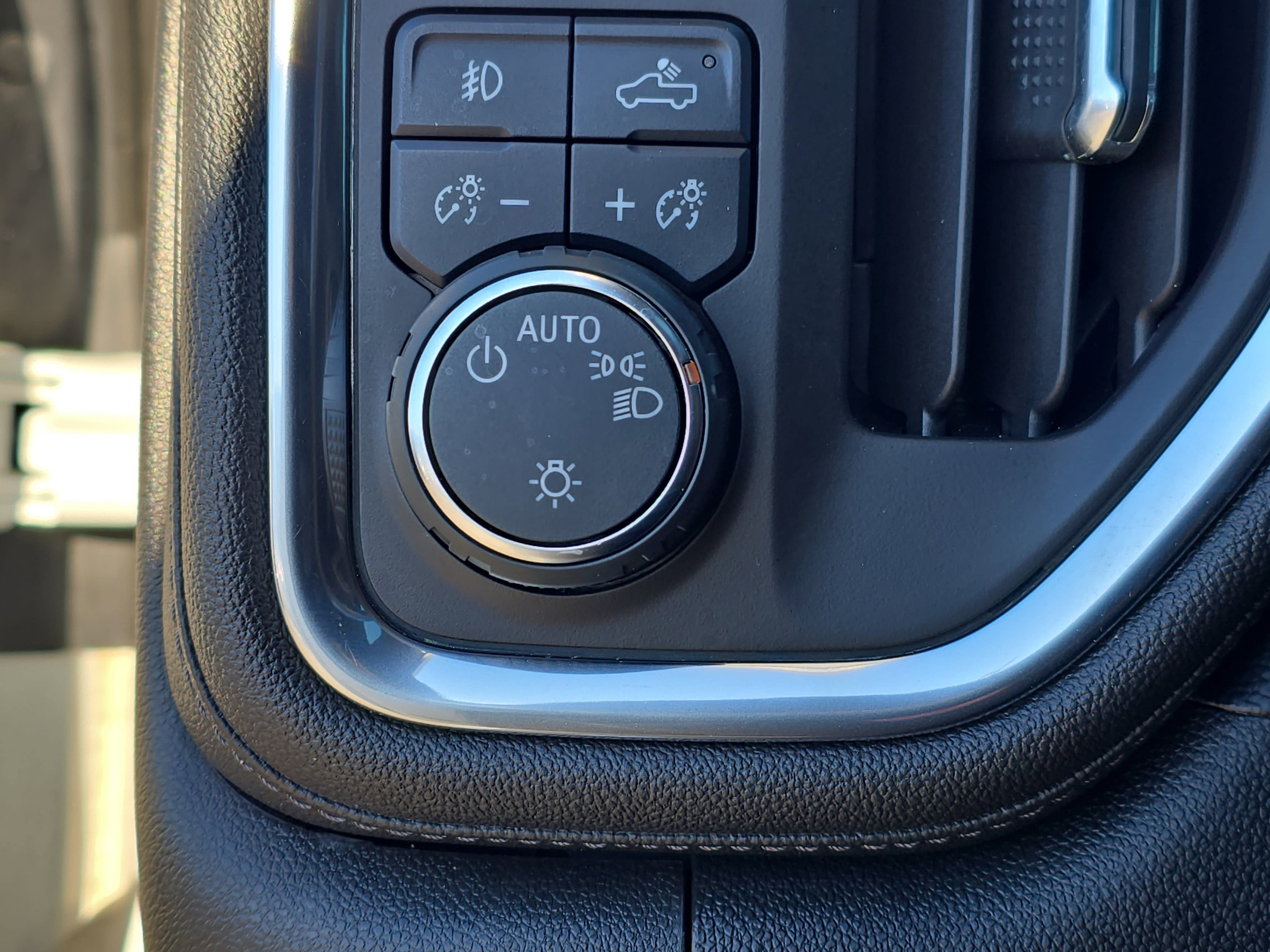 Used 2020 Chevrolet Silverado 1500 RST image 24