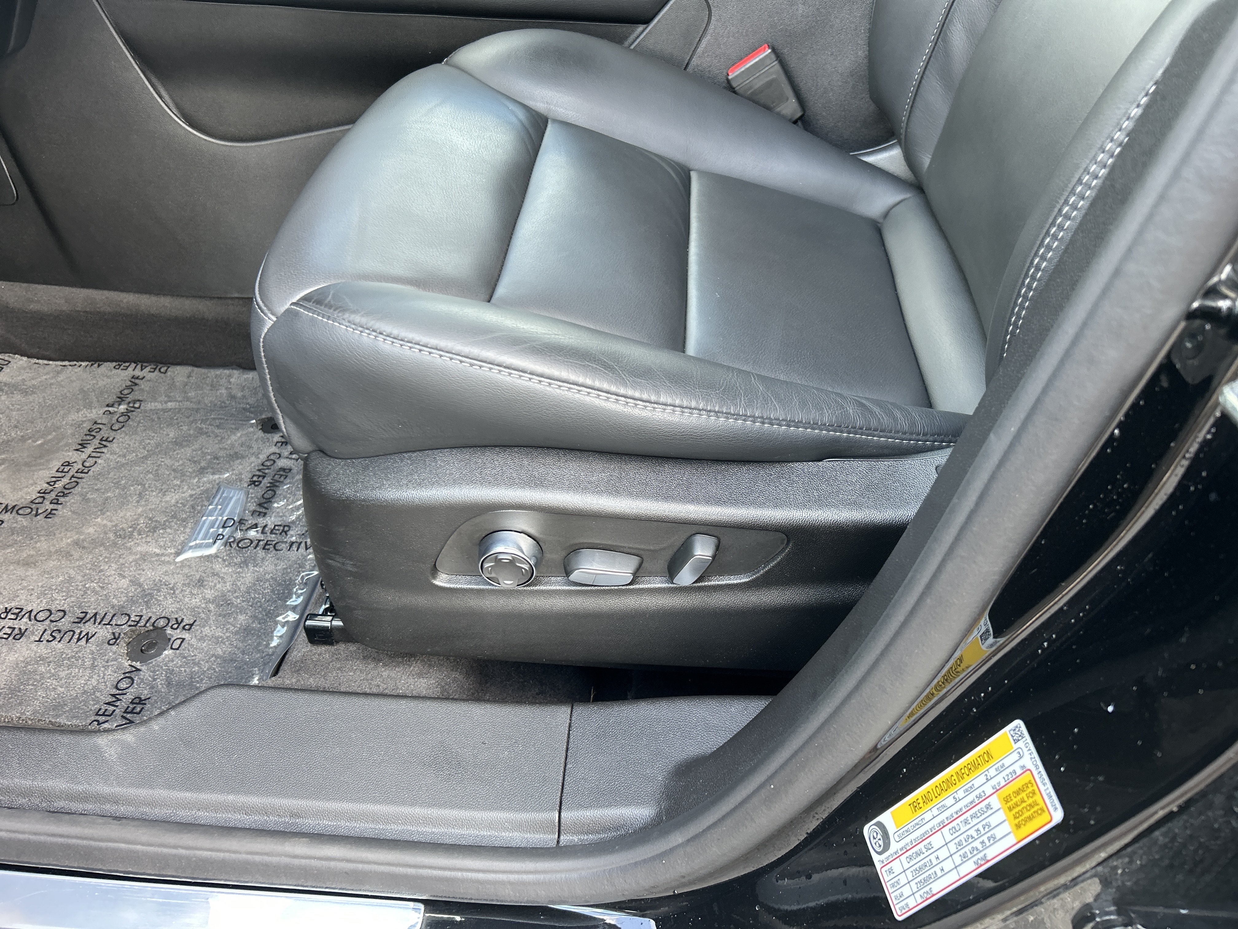 Certified 2025 Cadillac XT4 Premium Luxury w/ Cold Weather Package AWD/4WD image 23