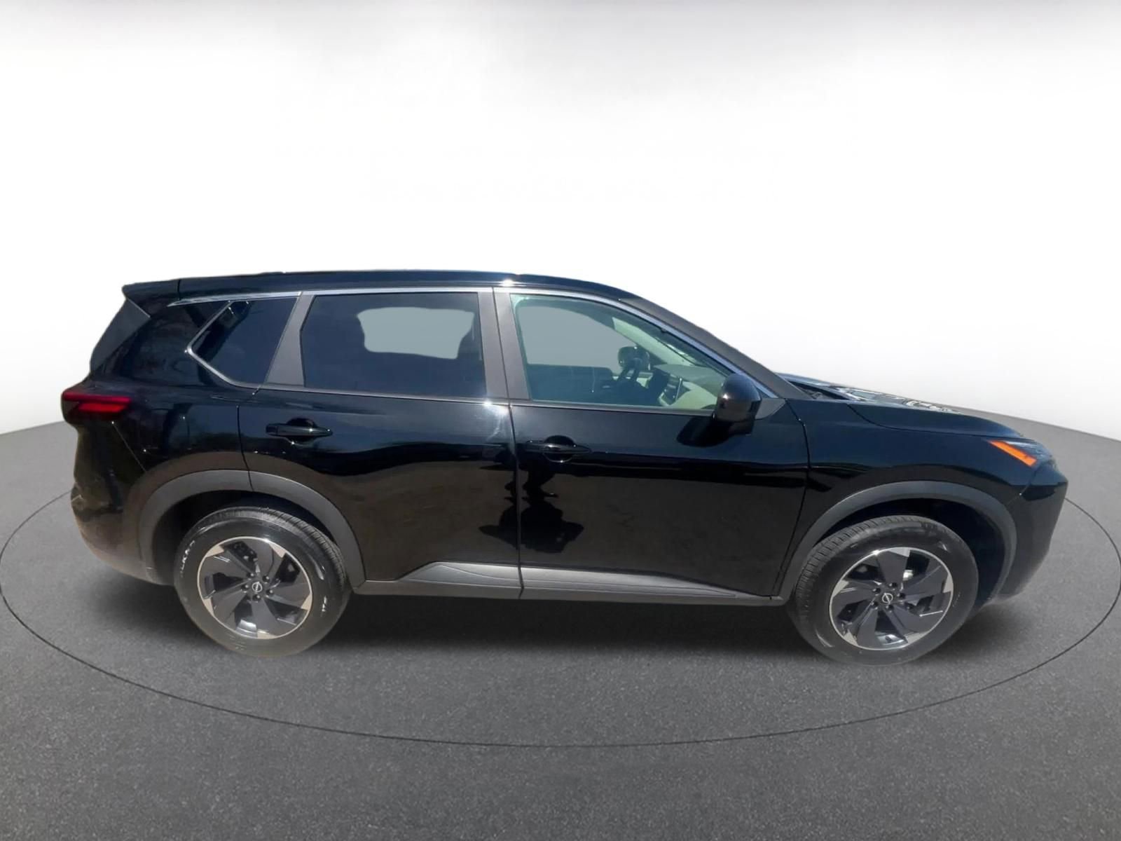 Used 2025 Nissan Rogue SV FWD image 16