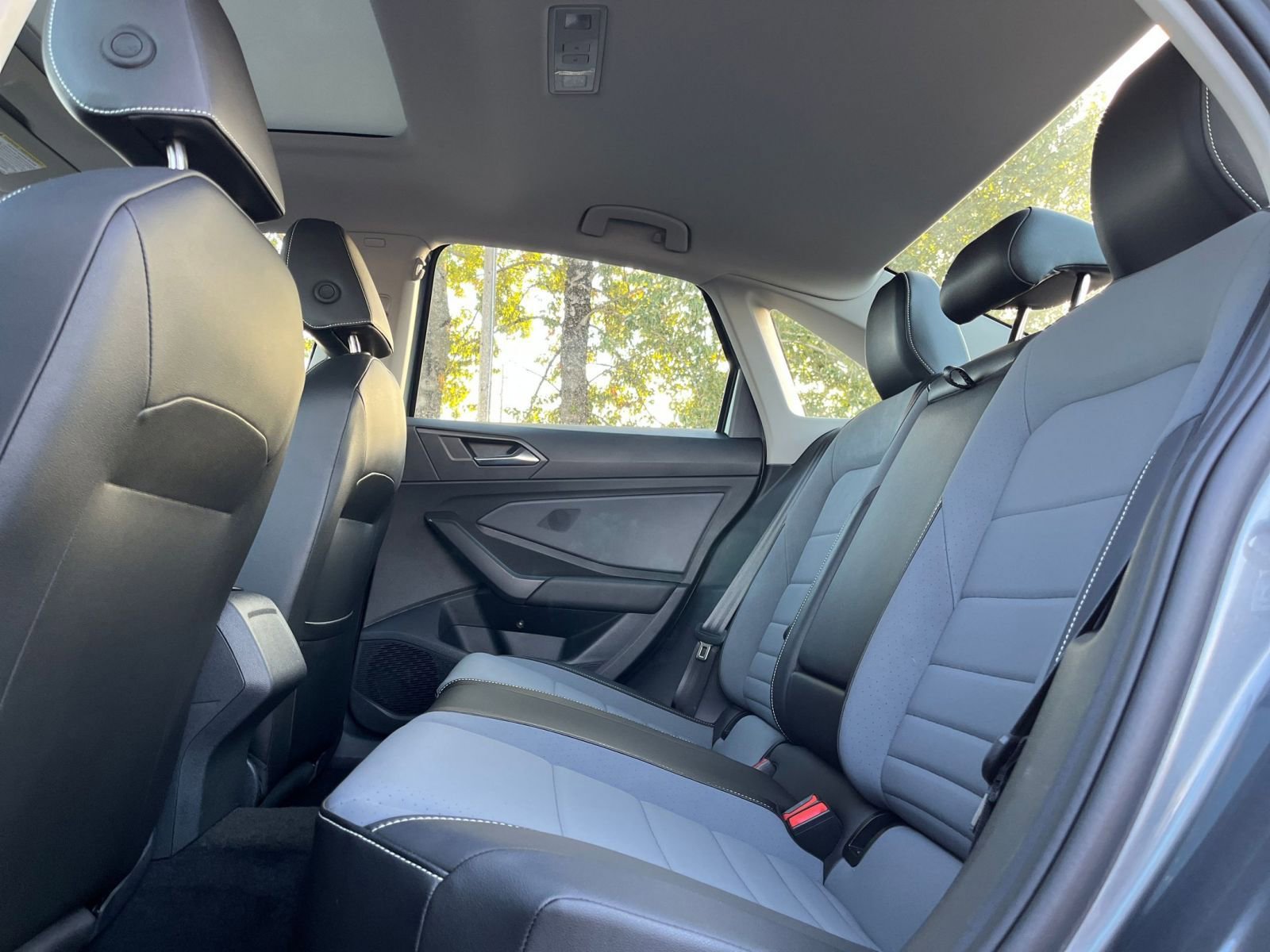 Used 2025 Volkswagen Jetta SE image 25