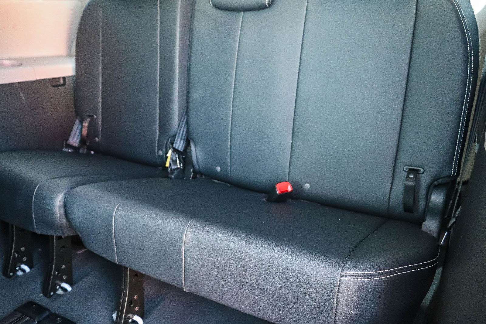 Used 2020 Toyota Sienna SE w/ Nightshade Edition FWD image 18