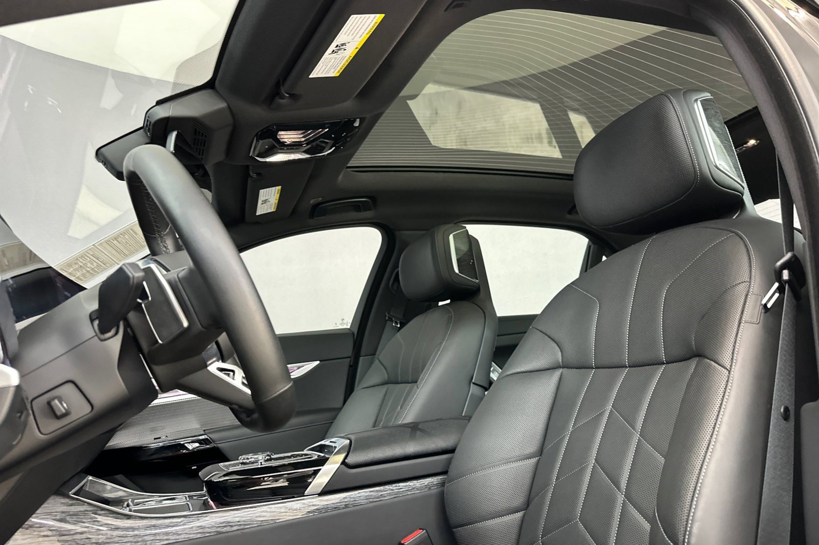 Certified 2024 BMW i7 xDrive60 image 16