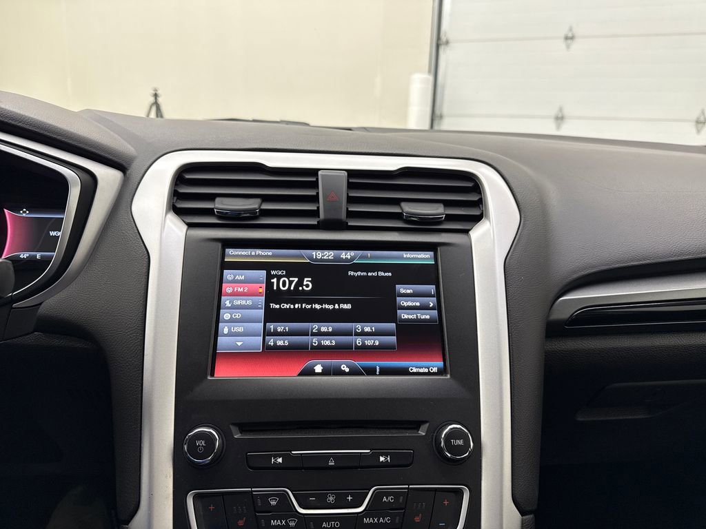 Used 2016 Ford Fusion SE FWD image 17