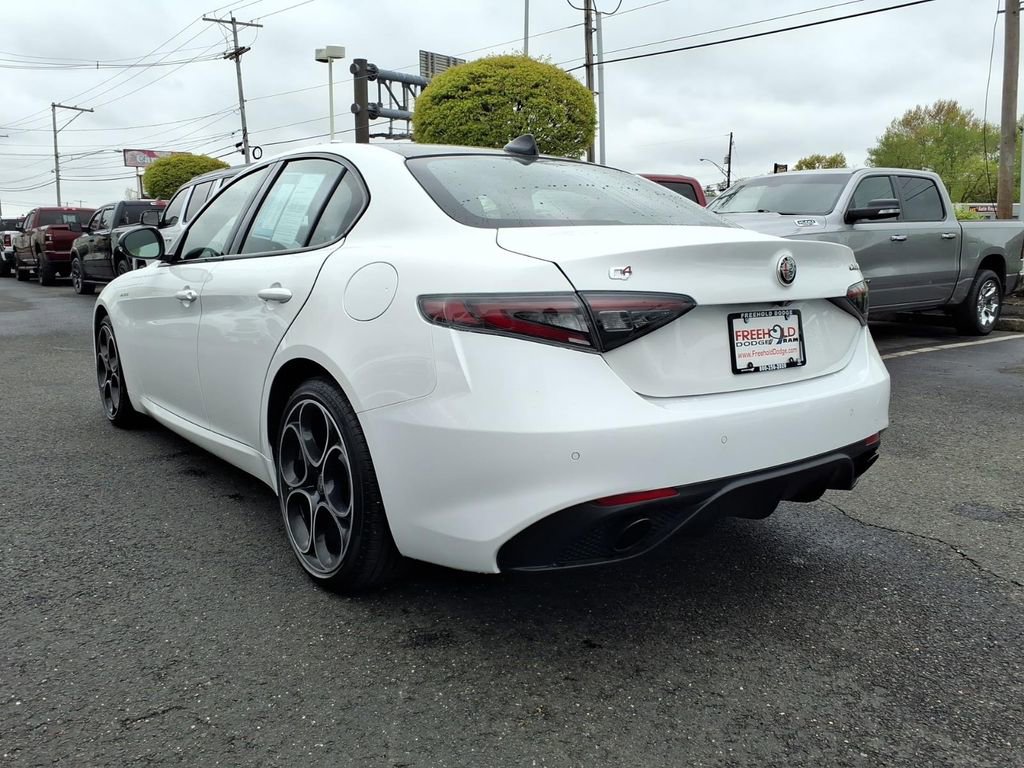 Used 2024 Alfa Romeo Giulia Veloce image 21
