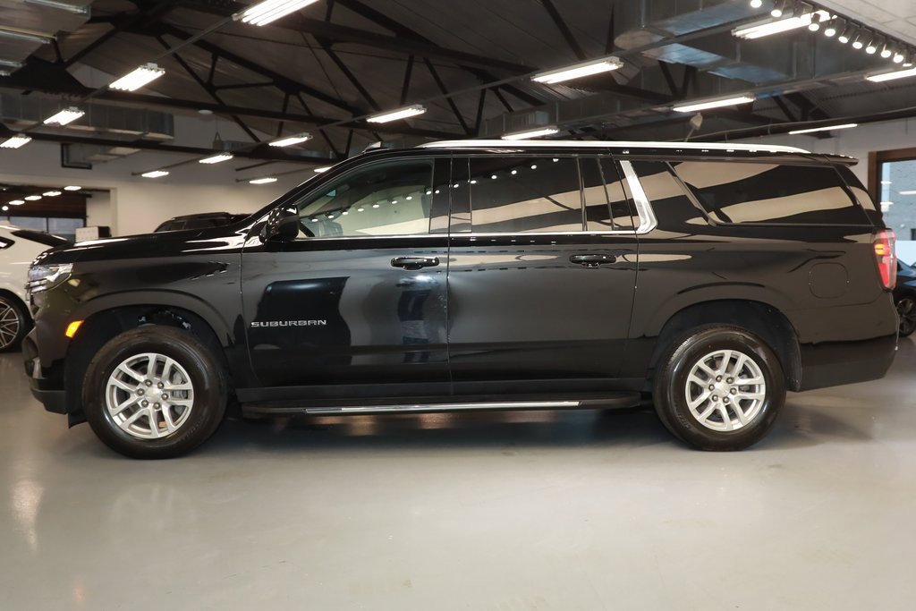 Used 2024 Chevrolet Suburban LT image 3