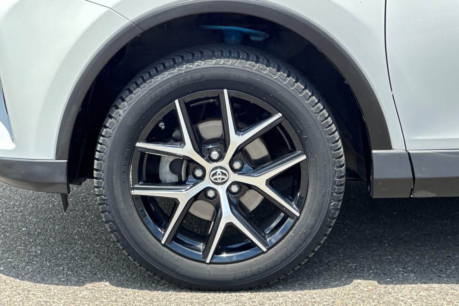 Used 2018 Toyota RAV4 SE w/ Power Extra Value Package AWD/4WD image 25