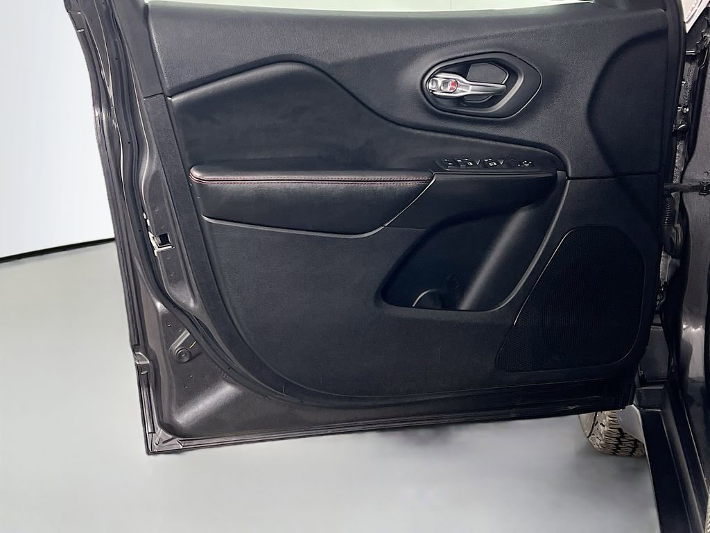 Used 2019 Jeep Cherokee Trailhawk w/ Comfort/Convenience Group image 18