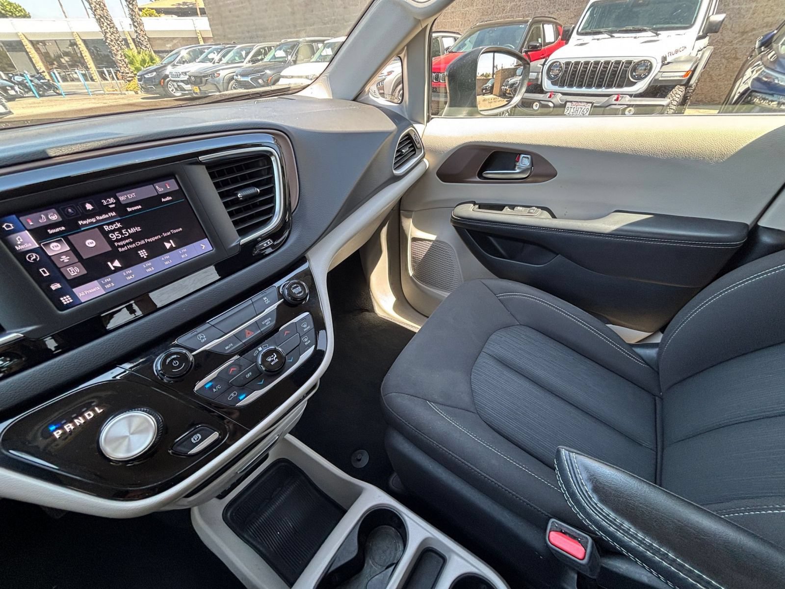 Used 2024 Chrysler Voyager LX FWD image 37