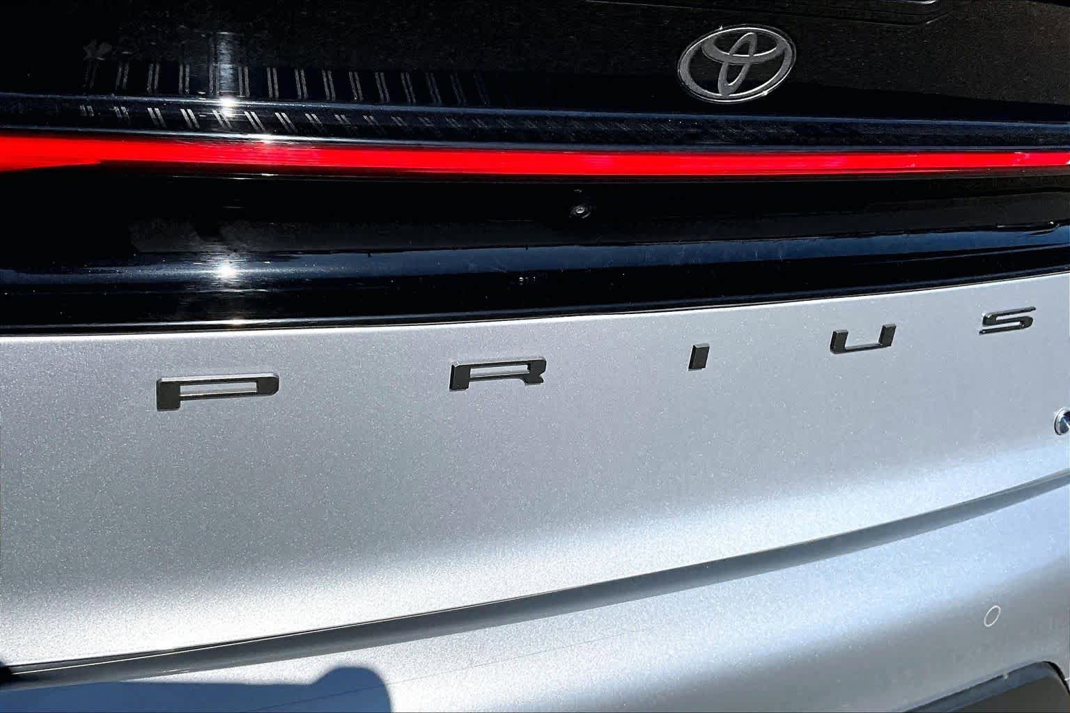 Used 2024 Toyota Prius LE FWD image 30