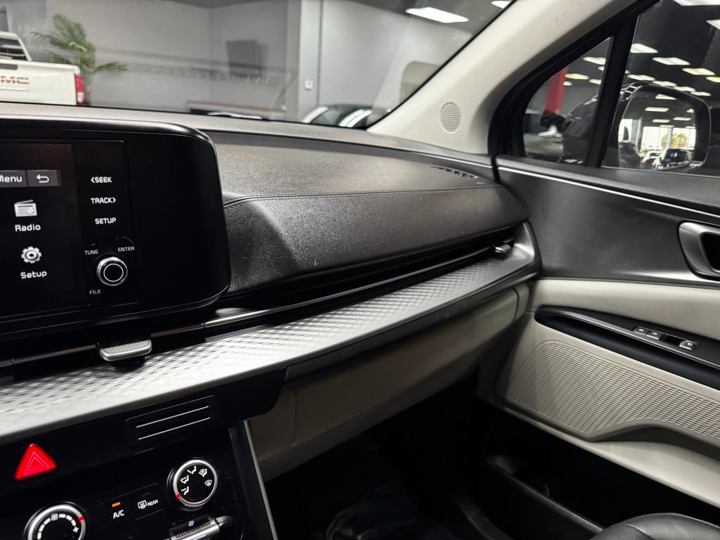 Used 2024 Kia Carnival LX FWD image 27