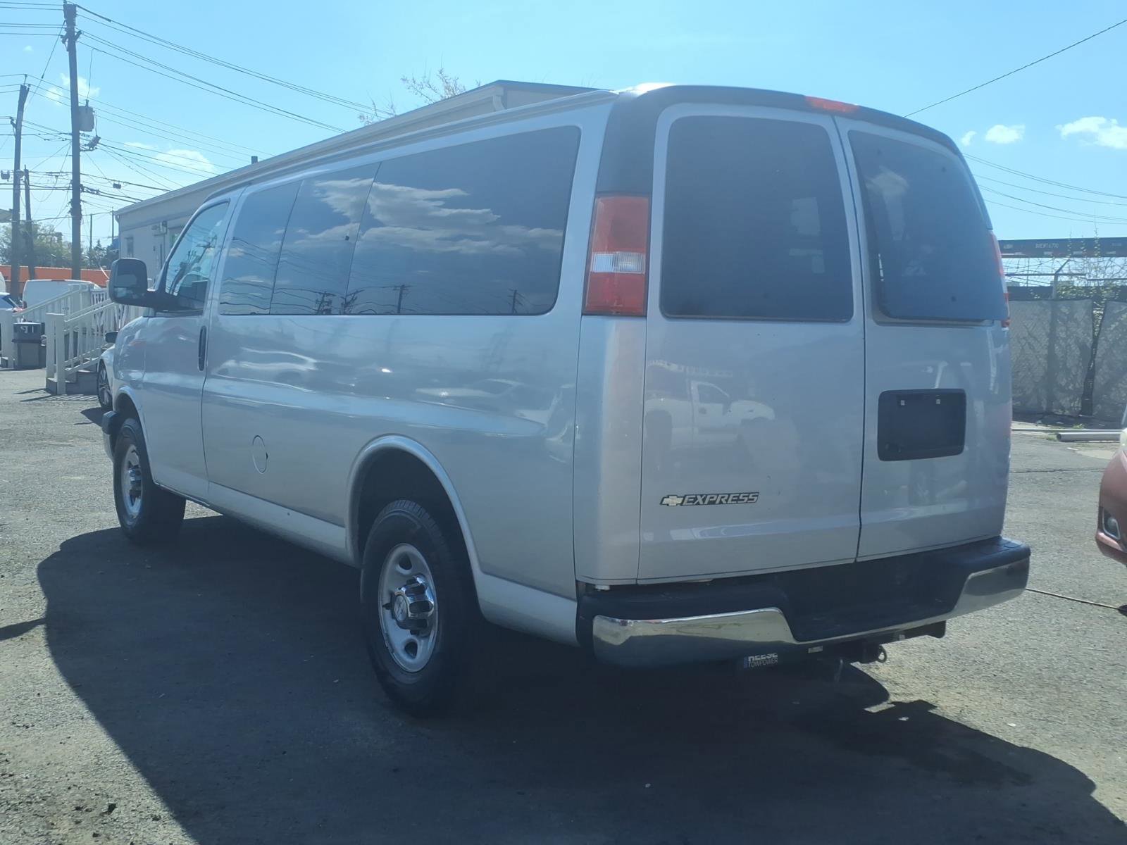 Used 2020 Chevrolet Express 2500 LT w/ LT Preferred Equipment Group RWD image 5