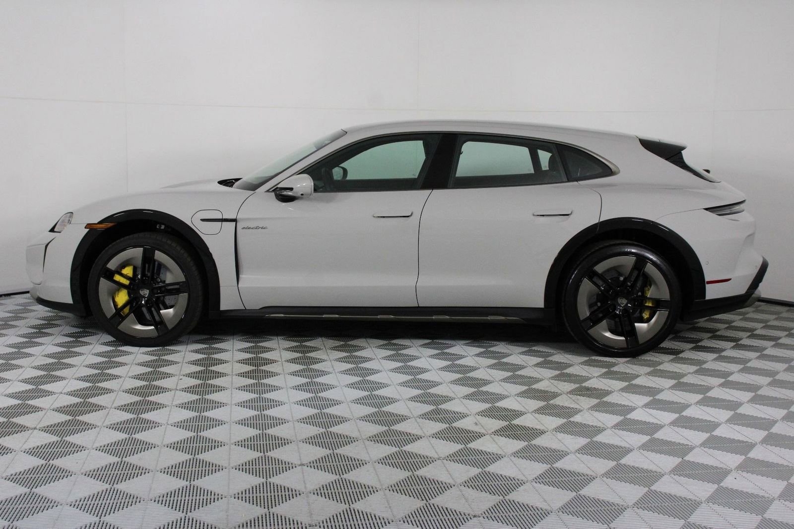Certified 2025 Porsche Taycan Turbo S image 2