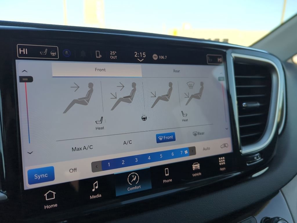 Used 2024 Chrysler Pacifica Touring-L image 18