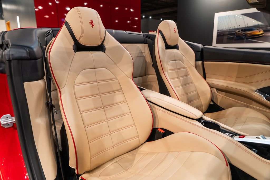 Used 2016 Ferrari California T image 14