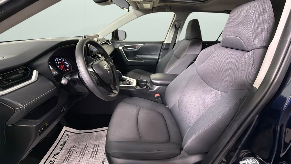 Used 2019 Toyota RAV4 XLE w/ Convenience Package FWD image 17