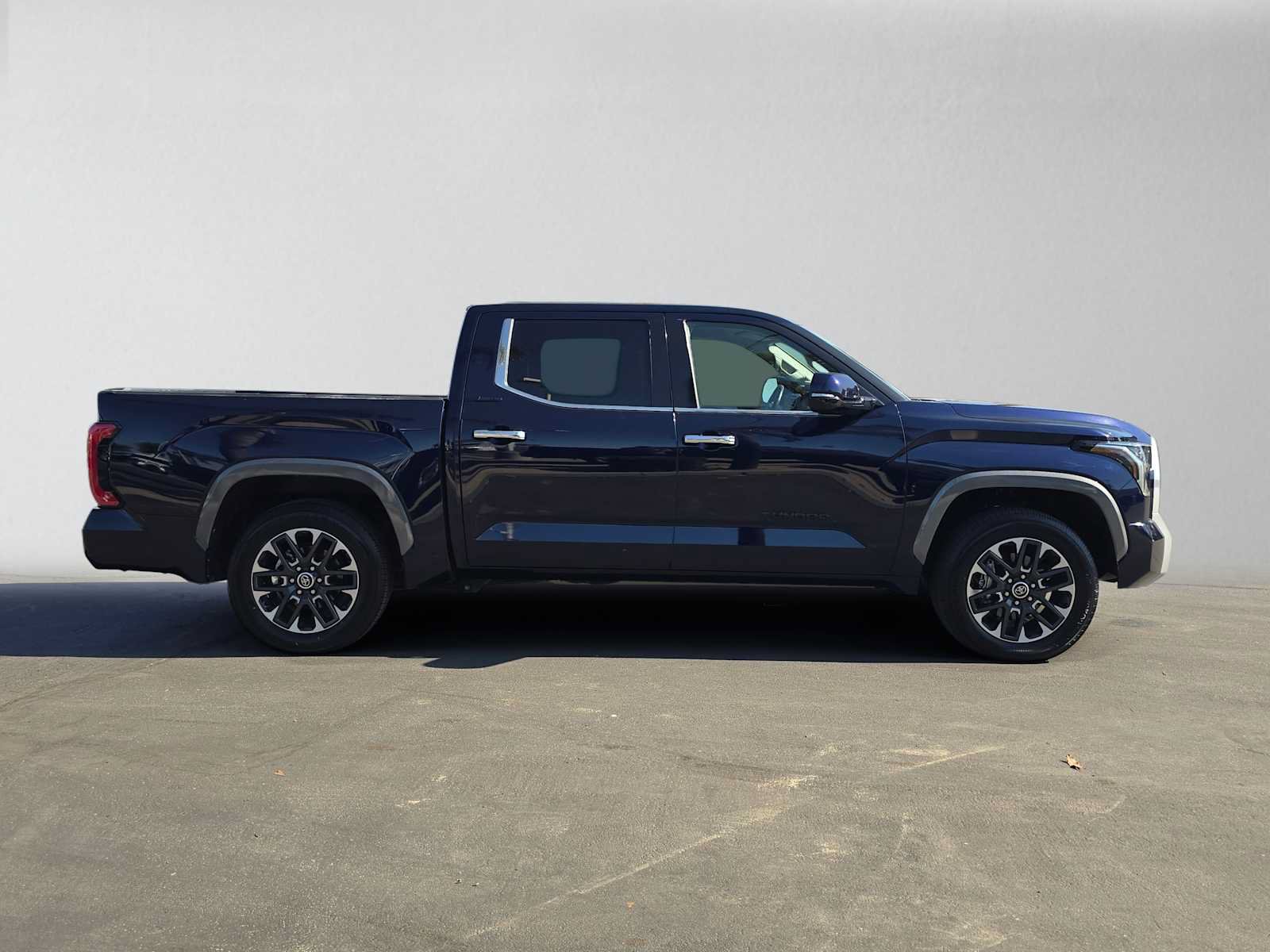 Used 2023 Toyota Tundra Limited AWD/4WD image 2