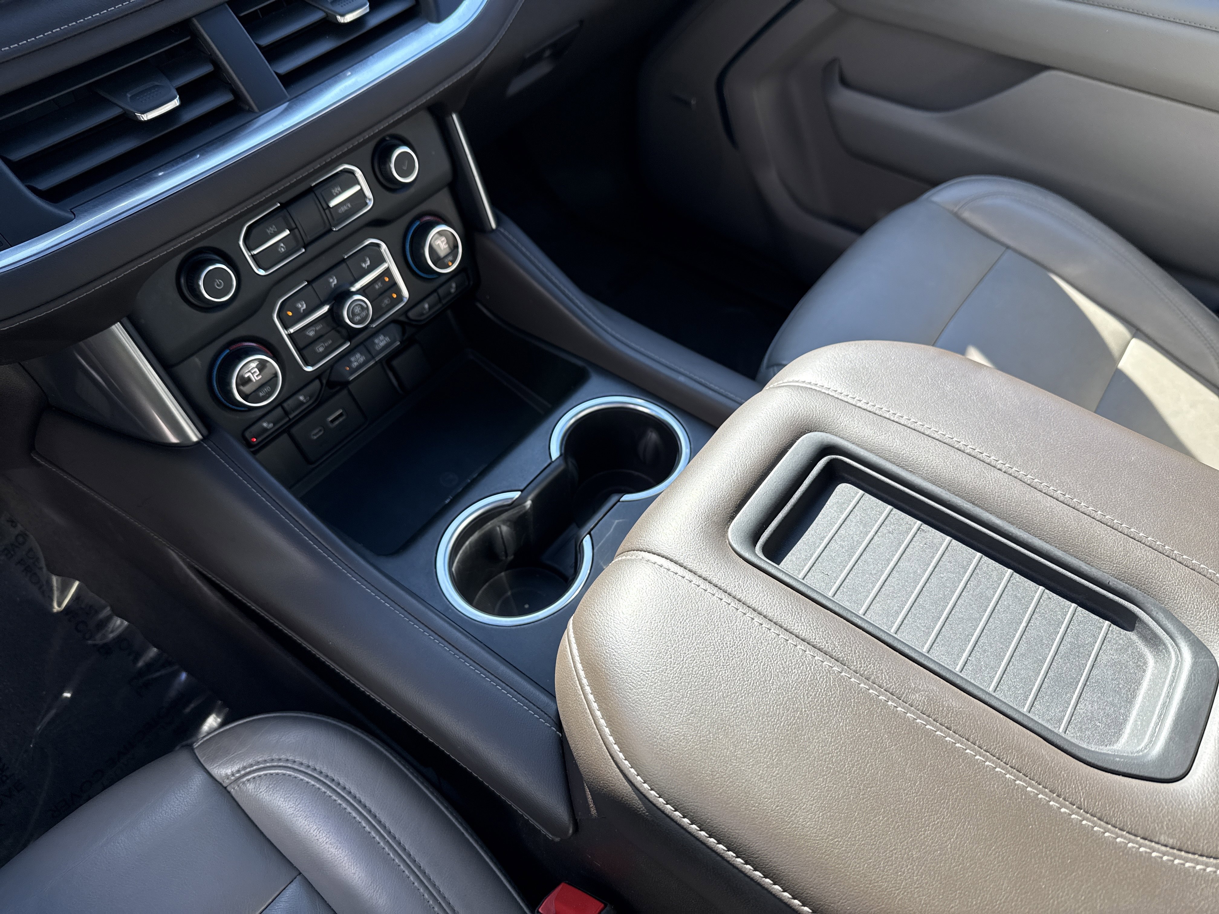 Used 2021 Chevrolet Tahoe Z71 w/ Z71 Signature Package AWD/4WD image 26