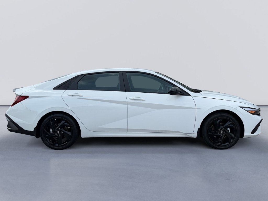 New 2026 Hyundai Elantra SEL Sport FWD image 2