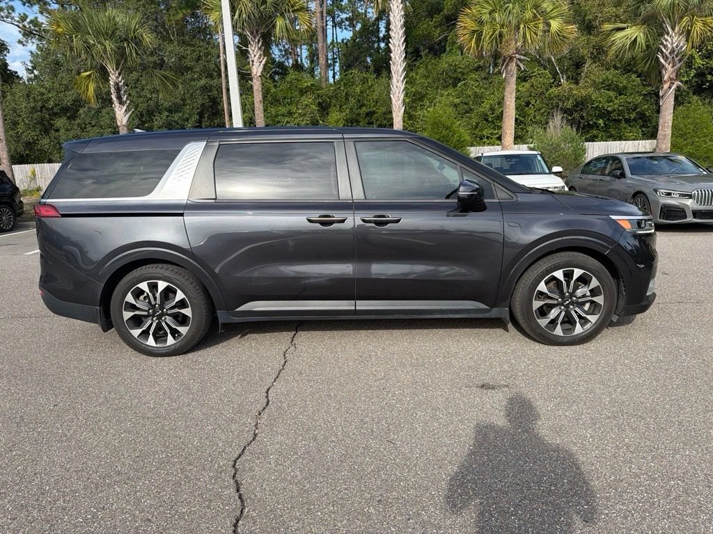Certified 2023 Kia Carnival EX FWD image 3