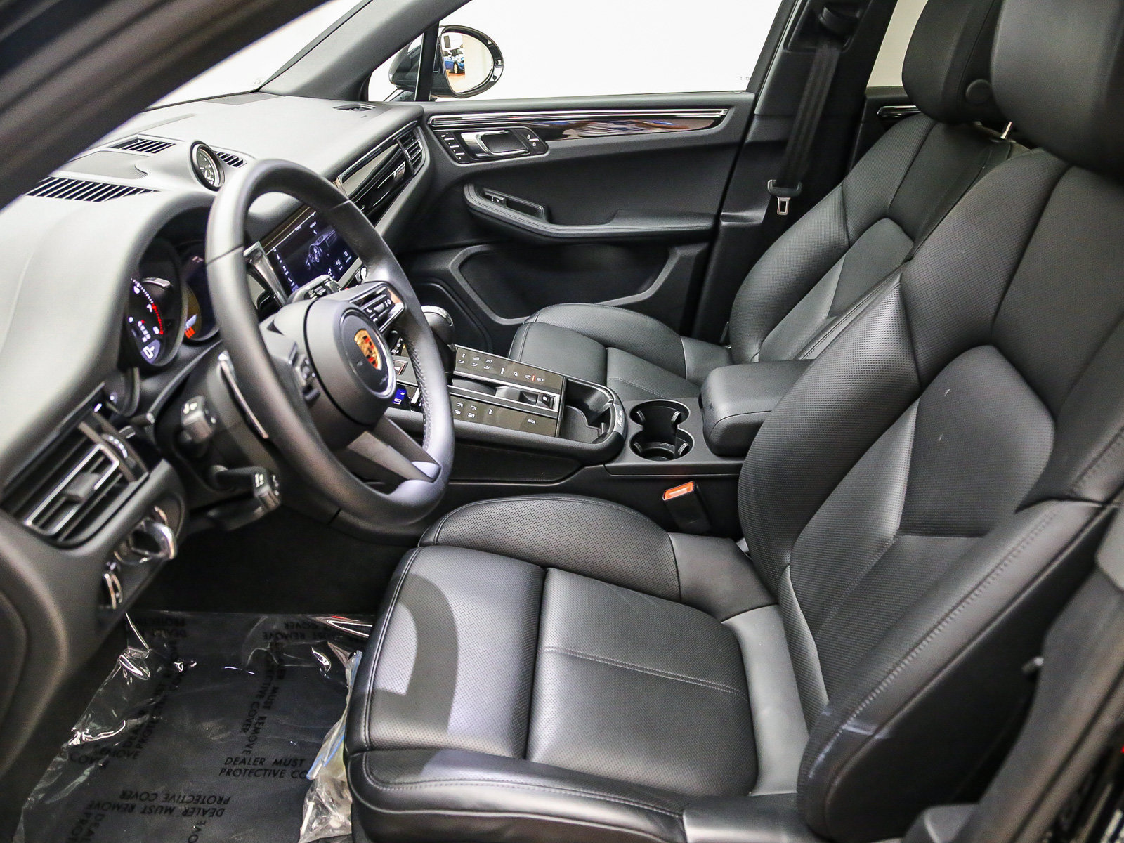 Certified 2026 Porsche Macan AWD/4WD image 18