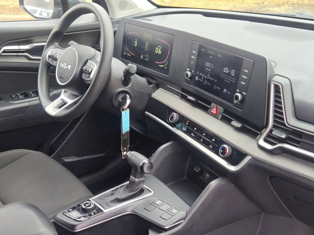 Used 2023 Kia Sportage LX image 8