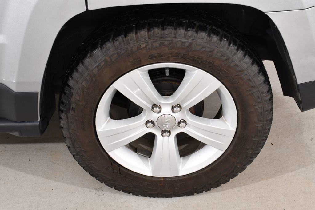 Used 2017 Jeep Patriot Latitude FWD image 24