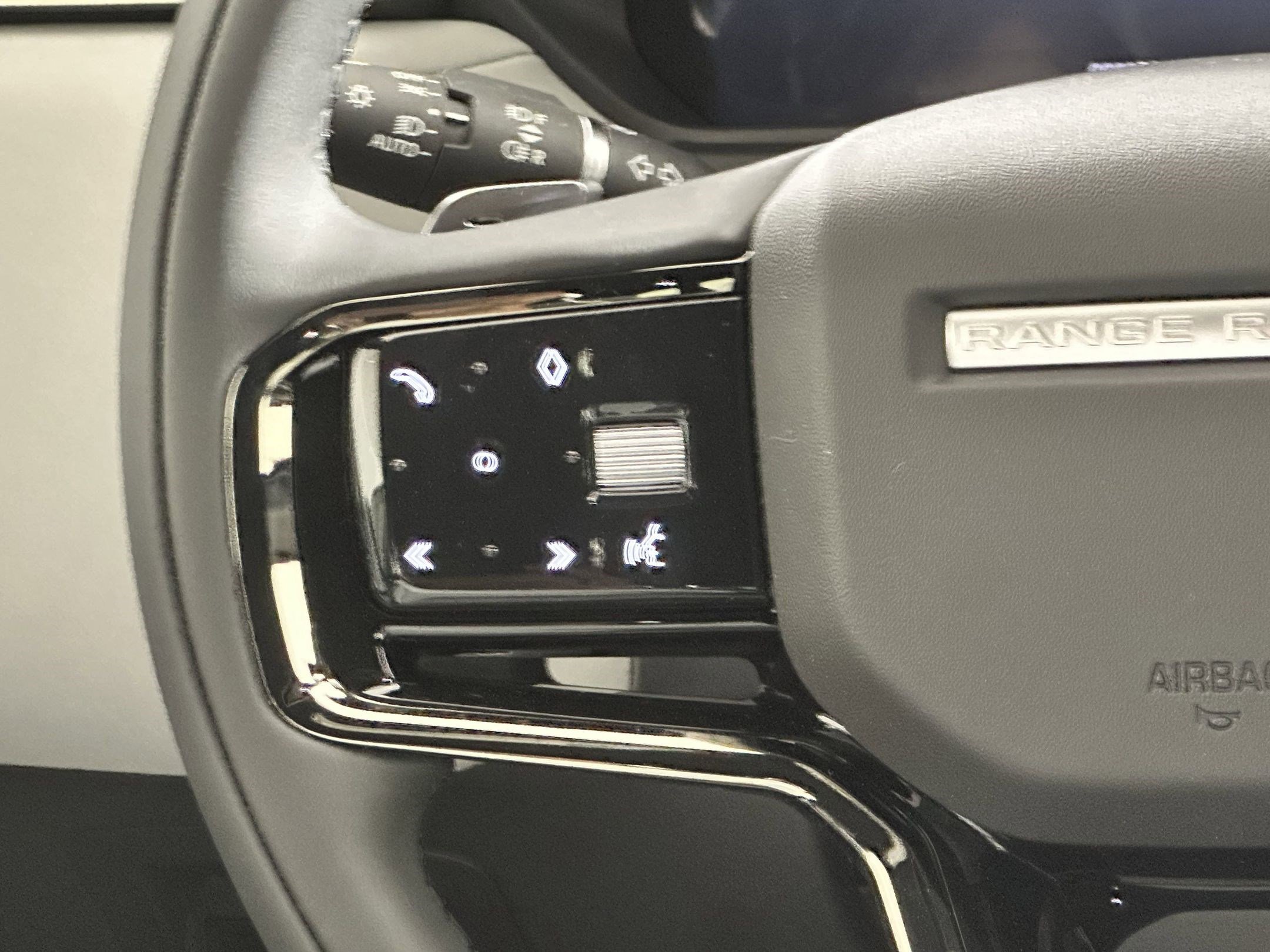 New 2026 Land Rover Range Rover Velar Dynamic SE image 15