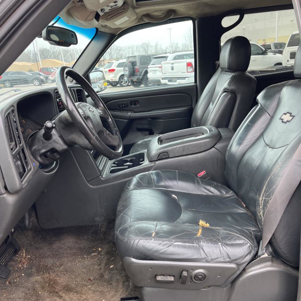 Used 2003 Chevrolet Avalanche 4x4 w/ Suspension Package, Off-Road image 17