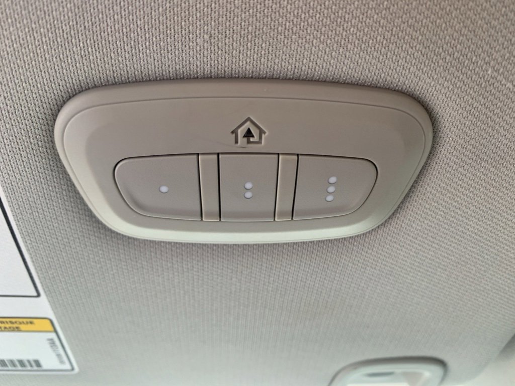 Used 2019 Jeep Cherokee Latitude Plus w/ Comfort/Convenience Group image 27