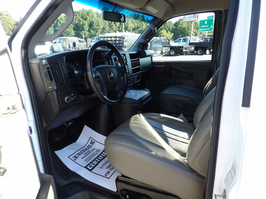 Used 2022 Chevrolet Express 2500 w/ Driver Convenience Package RWD image 16