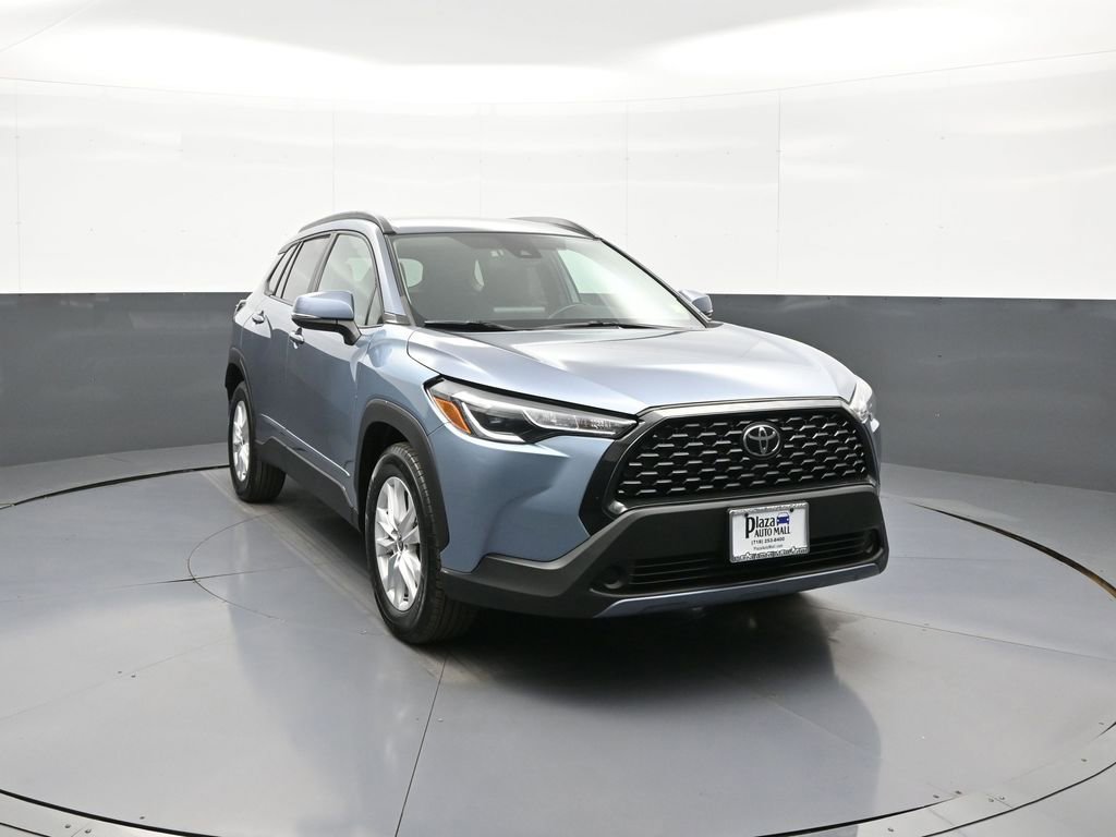 Certified 2022 Toyota Corolla Cross LE AWD/4WD image 3