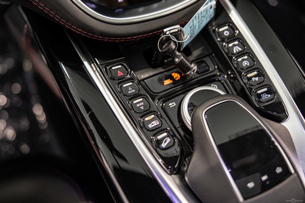 Used 2021 Aston Martin DBX AWD/4WD image 31