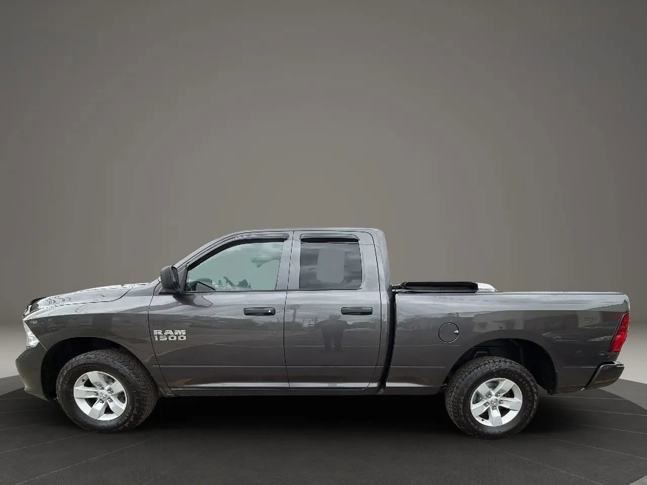 Used 2017 RAM 1500 Express AWD/4WD image 8