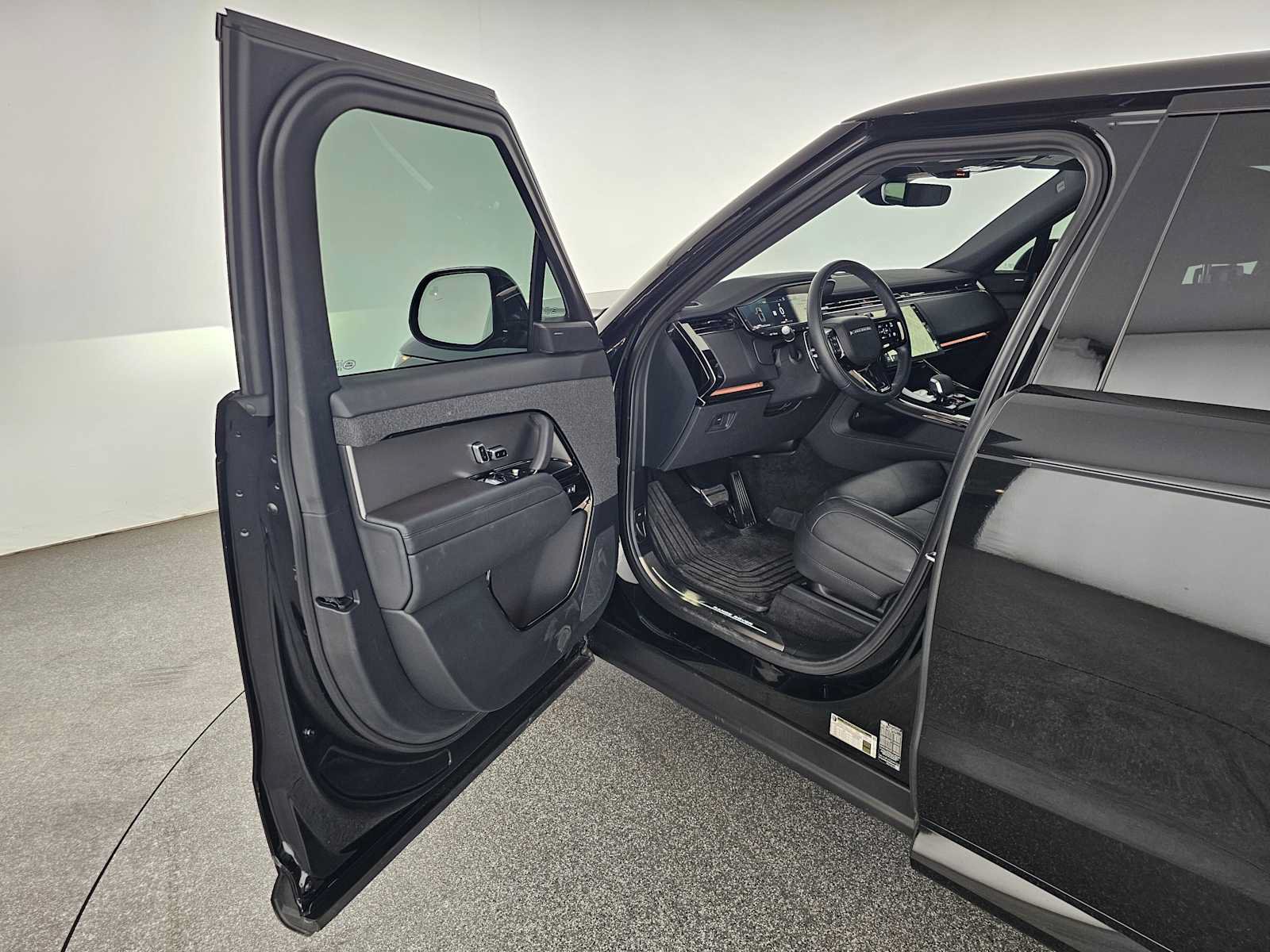 Used 2025 Land Rover Range Rover Sport Dynamic SE AWD/4WD image 19